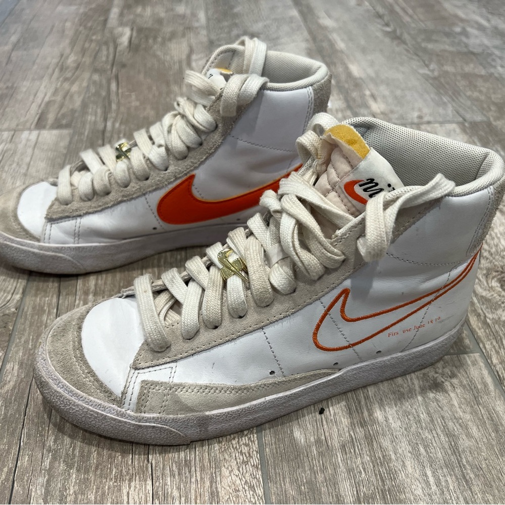 Nike Blazer Mid 77 SE First Use women size 7.5 orange and white